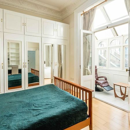 Four Beds By The Station Apartment Лондон Екстериор снимка
